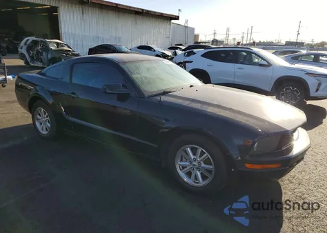 2006 Ford Mustang z USA, uszkodzony, nr VIN 1ZVFT80N965113434